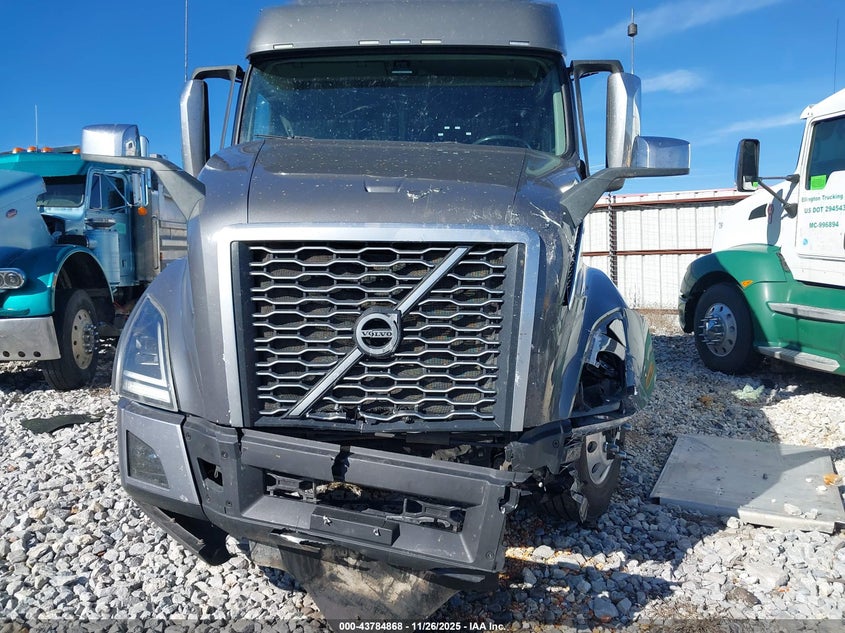 4V4NC9EH8LN261470 2020 VOLVO  photo no. 11
