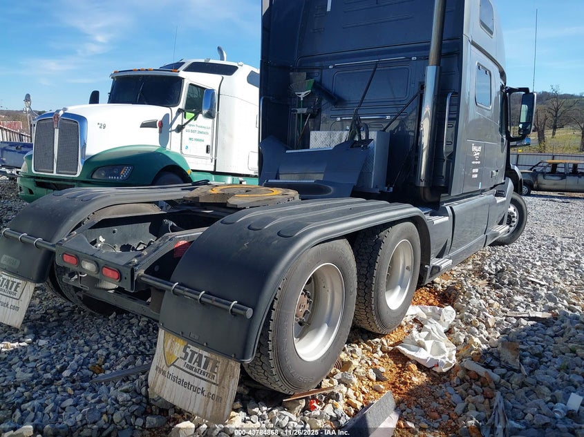 4V4NC9EH8LN261470 2020 VOLVO  photo no. 4