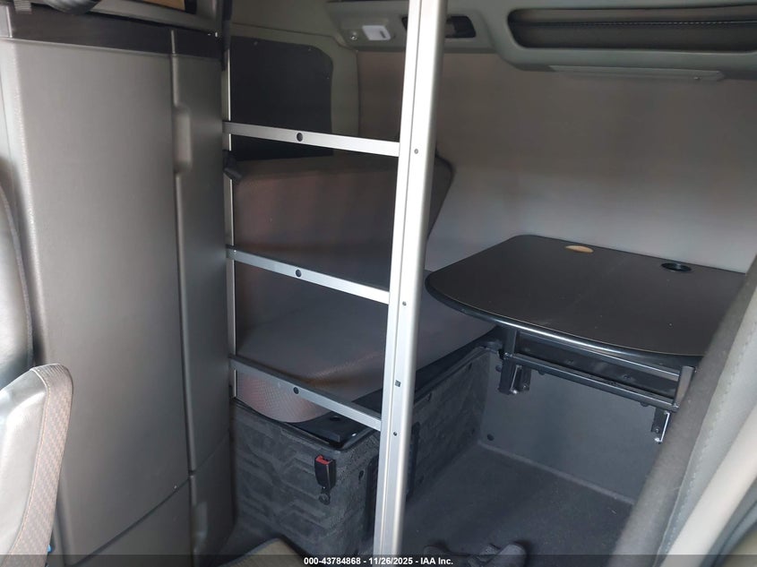4V4NC9EH8LN261470 2020 VOLVO  photo no. 7