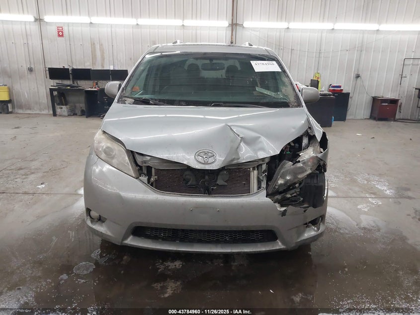 2015 Toyota Sienna Xle 8 Passenger VIN: 5TDYK3DC2FS558117 Lot: 43784960