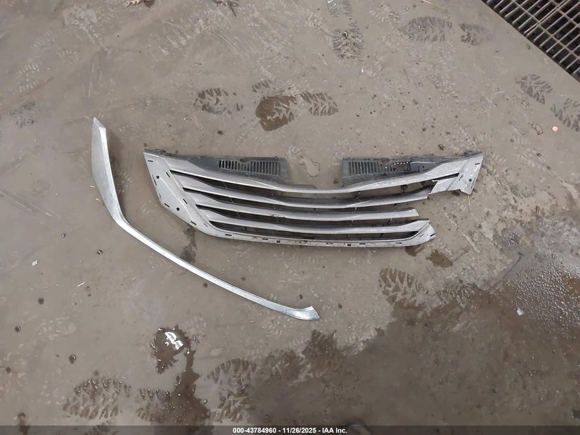 2015 Toyota Sienna Xle 8 Passenger VIN: 5TDYK3DC2FS558117 Lot: 43784960