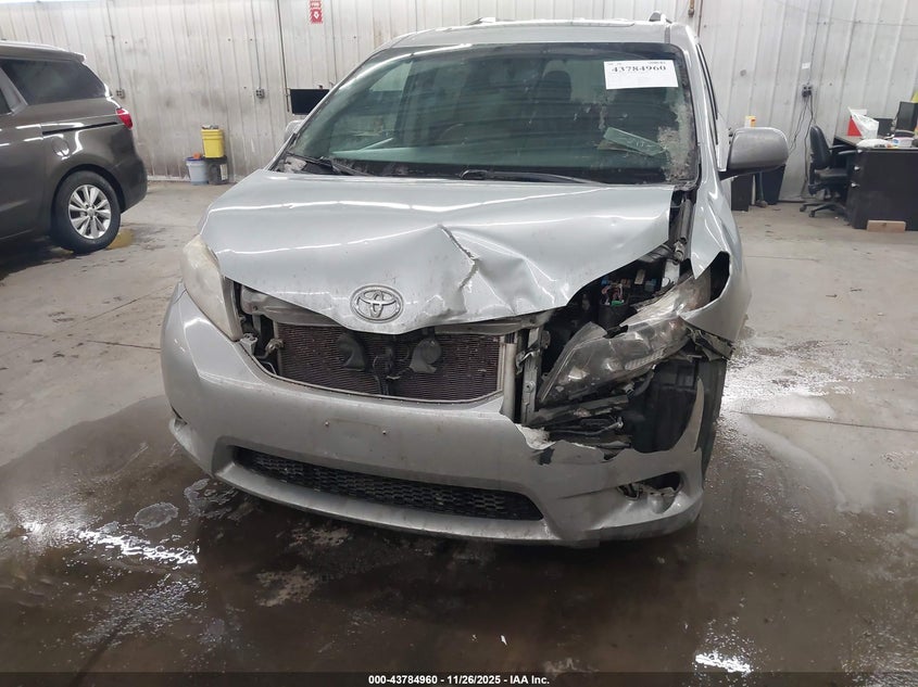 2015 Toyota Sienna Xle 8 Passenger VIN: 5TDYK3DC2FS558117 Lot: 43784960