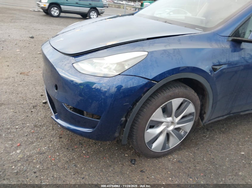 2023 Tesla Model Y Awd/Long Range Dual Motor All-Wheel Drive VIN: 7SAYGDEE2PF922441 Lot: 43784962