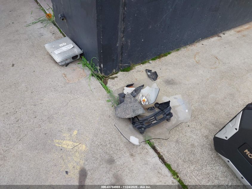 2020 Moto Guzzi V85 Tt VIN: ZGUKWUA06LM000012 Lot: 43784985