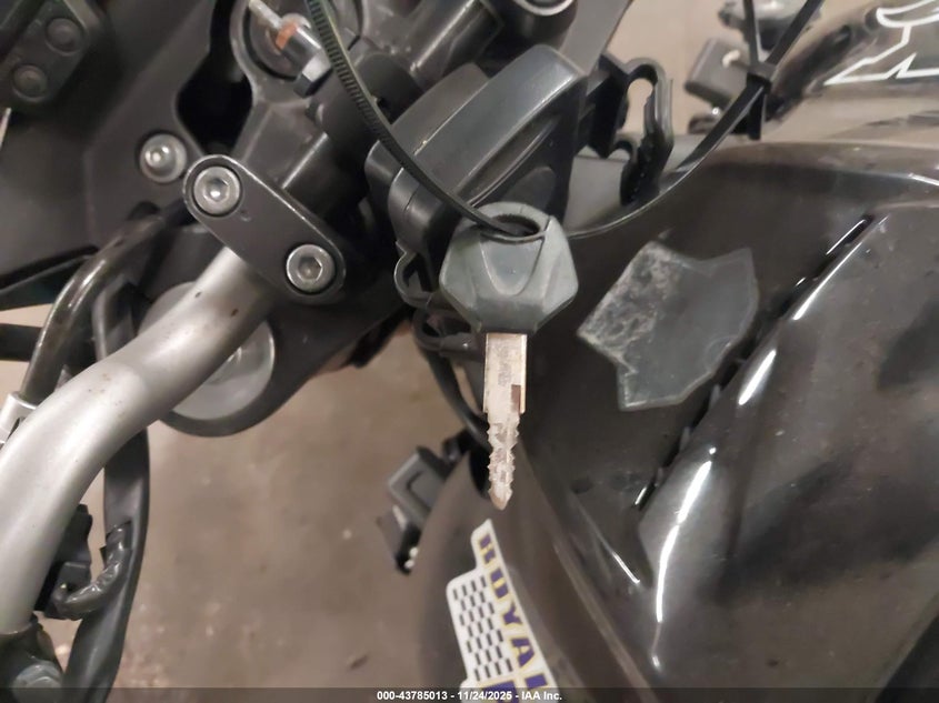 2011 Yamaha Fz8 N VIN: JYARN27E5BA000901 Lot: 42333279