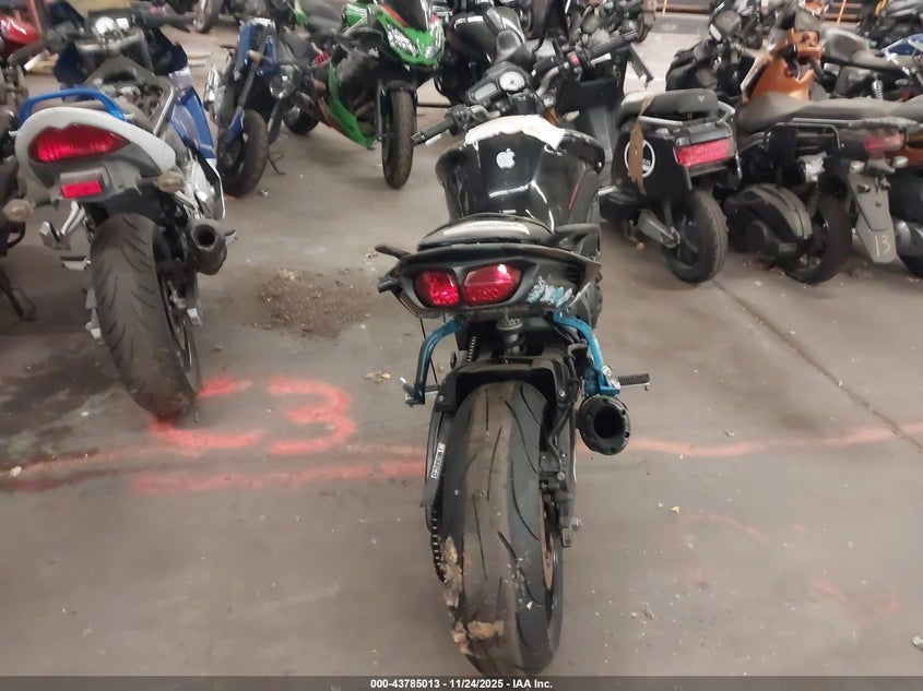 2011 Yamaha Fz8 N VIN: JYARN27E5BA000901 Lot: 42333279