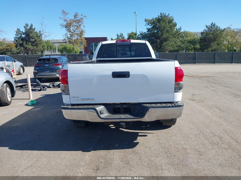 2008 Toyota Tundra Base 5.7L V8 VIN: 5TFSV54128X005634 Lot: 43785026