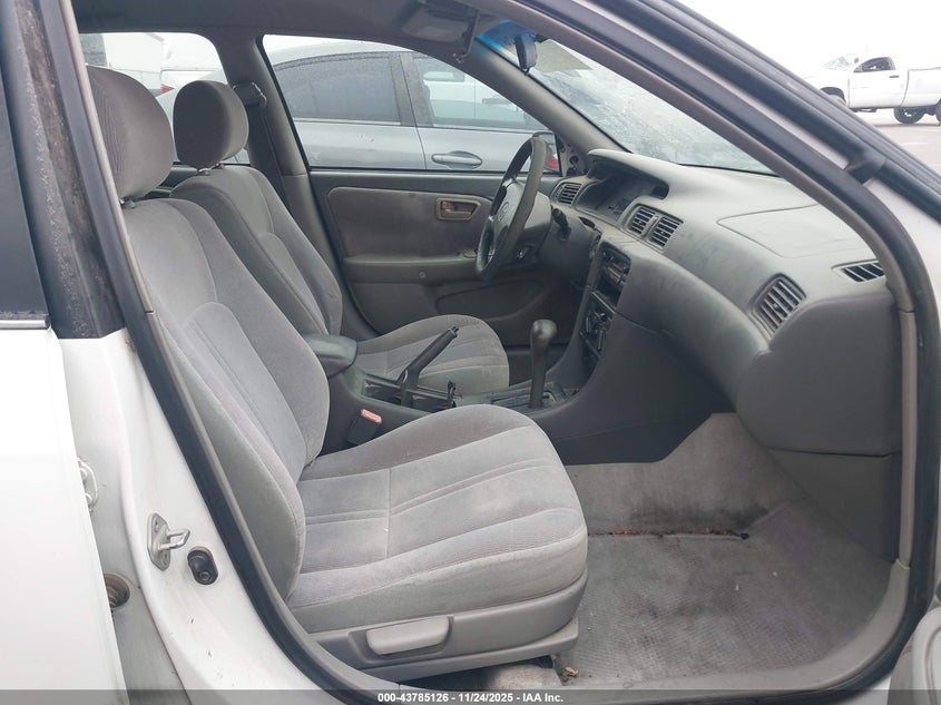 4T1BG22K3WU216162 1998 TOYOTA CAMRY photo no. 5