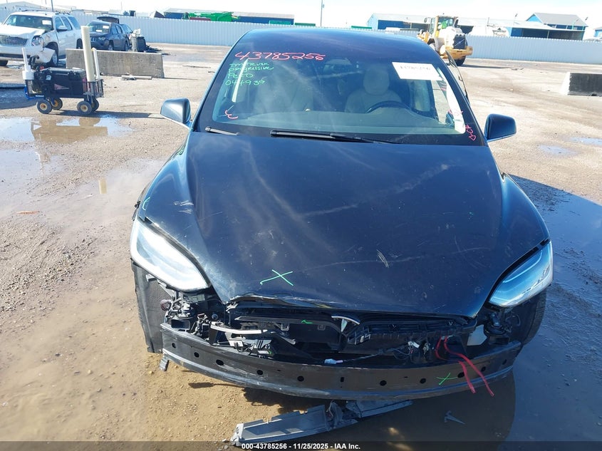 2017 Tesla Model X VIN: 5YJXCBE25HF044939 Lot: 43785256