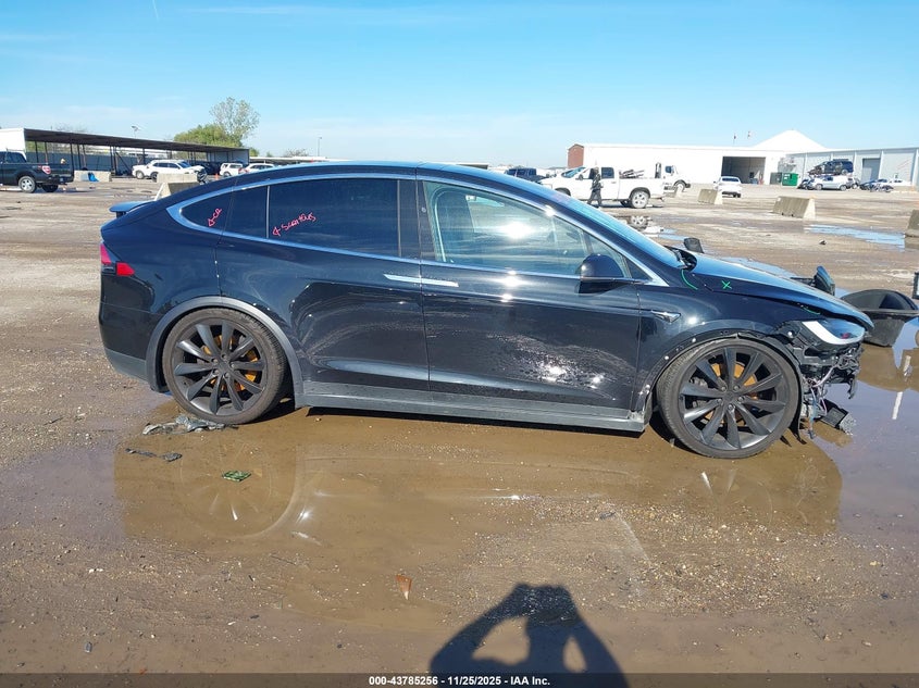 2017 Tesla Model X VIN: 5YJXCBE25HF044939 Lot: 43785256