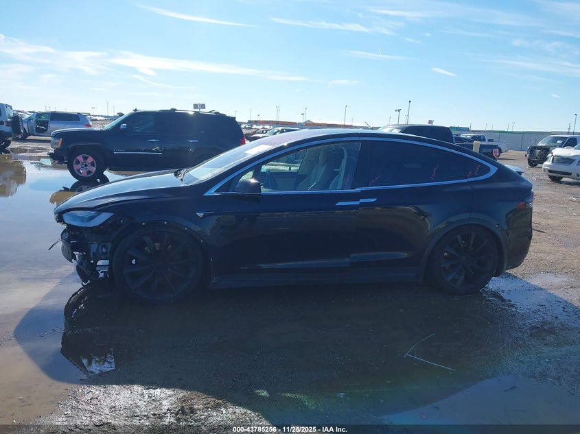 2017 Tesla Model X VIN: 5YJXCBE25HF044939 Lot: 43785256