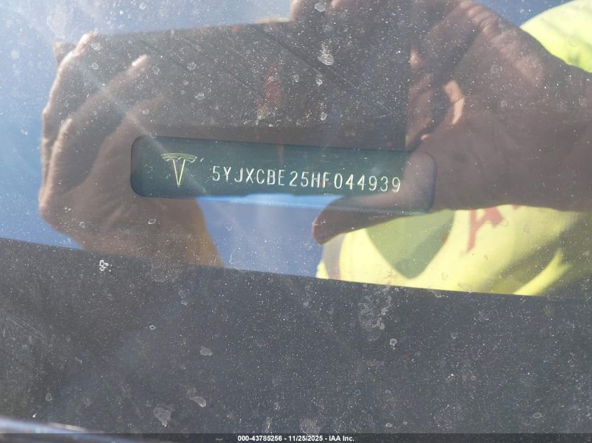 2017 Tesla Model X VIN: 5YJXCBE25HF044939 Lot: 43785256