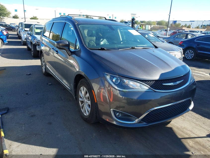 2018 Chrysler Pacifica Touring L VIN: 2C4RC1BG7JR185895 Lot: 43785277