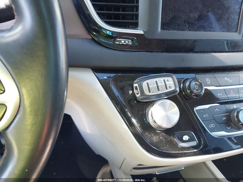 2018 Chrysler Pacifica Touring L VIN: 2C4RC1BG7JR185895 Lot: 43785277