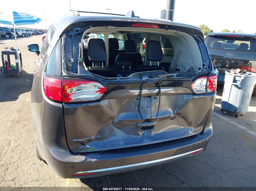 2018 Chrysler Pacifica Touring L VIN: 2C4RC1BG7JR185895 Lot: 43785277