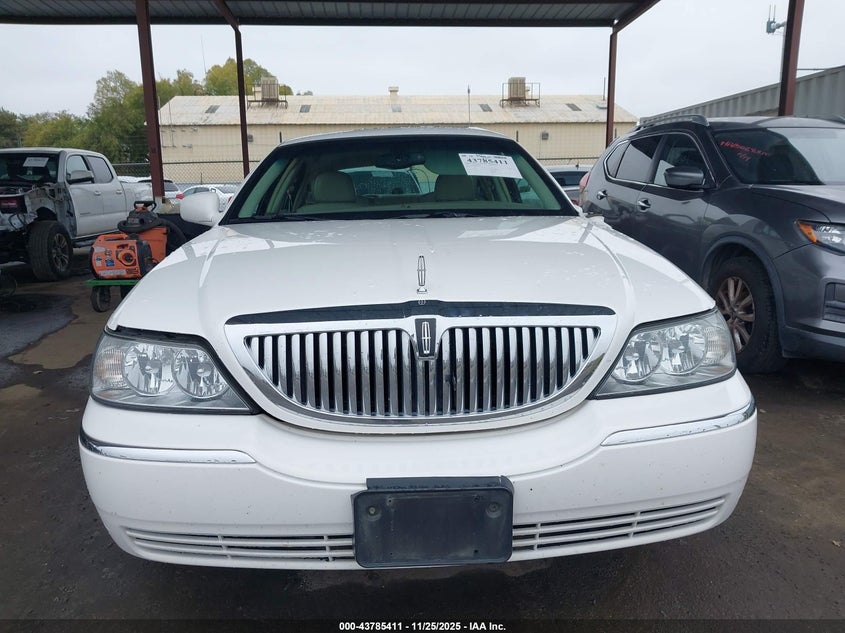2005 Lincoln Town Car Signature Limited VIN: 1LNHM82W65Y669580 Lot: 43785411