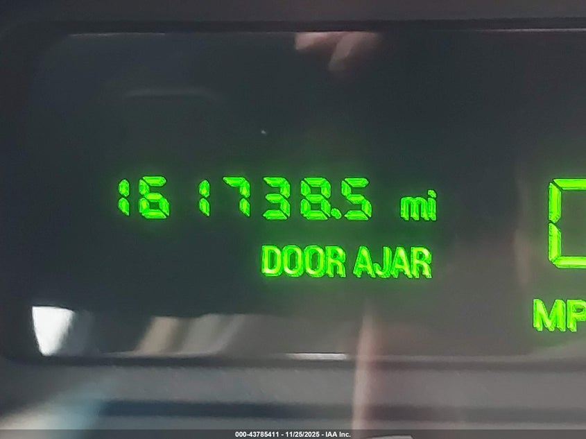 2005 Lincoln Town Car Signature Limited VIN: 1LNHM82W65Y669580 Lot: 43785411