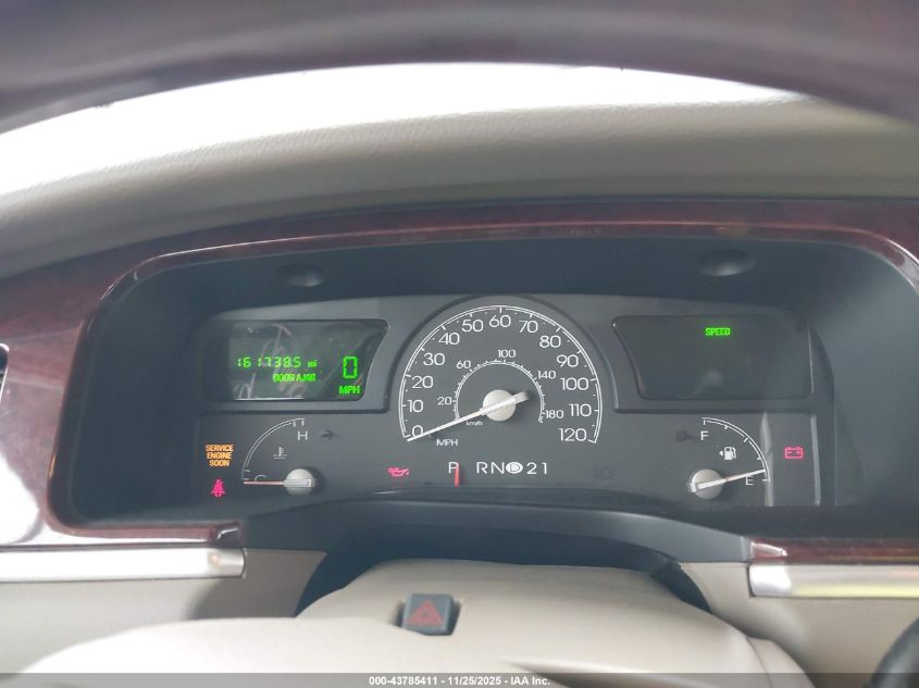 2005 Lincoln Town Car Signature Limited VIN: 1LNHM82W65Y669580 Lot: 43785411