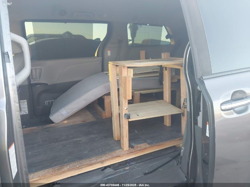 2018 Toyota Sienna Xle 7 Passenger VIN: 5TDDZ3DC4JS200682 Lot: 43785446