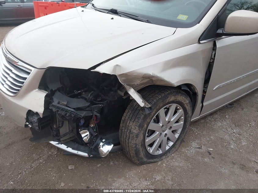 2015 Chrysler Town & Country Touring VIN: 2C4RC1BG4FR645084 Lot: 43785485