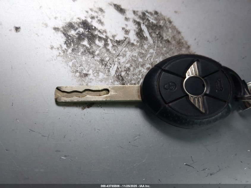 2006 Mini Cooper S VIN: WMWRE33556TN28641 Lot: 43785506