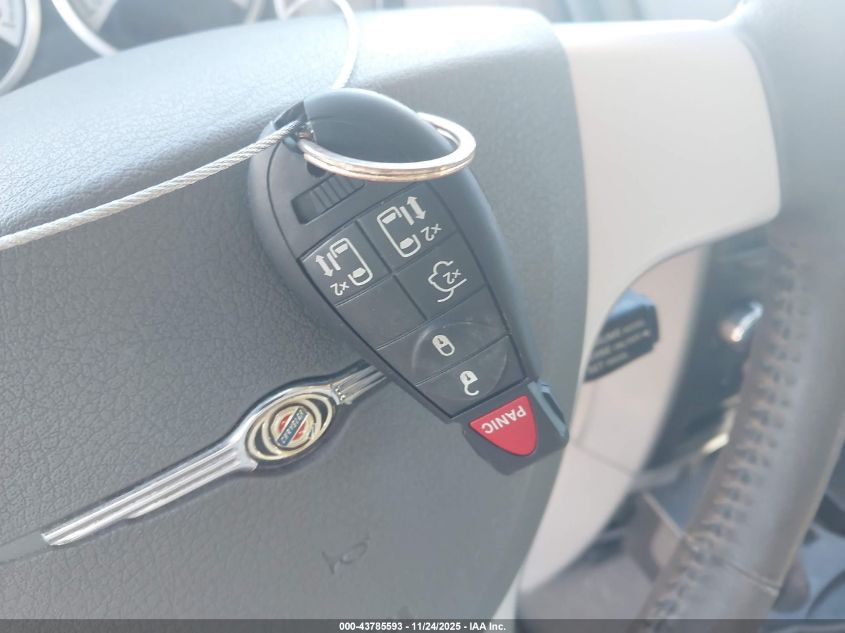 2008 Chrysler Town & Country Touring VIN: 2A8HR54P98R657225 Lot: 43785593