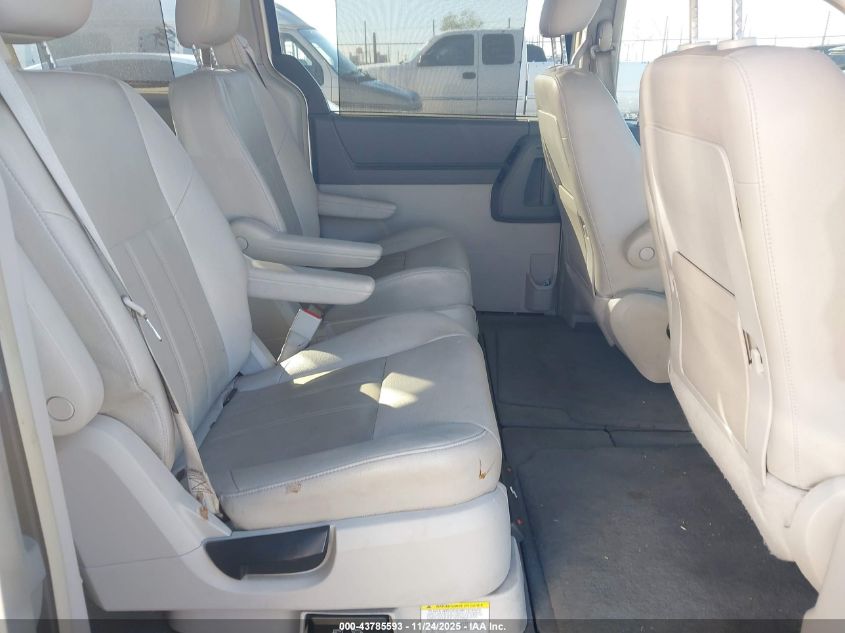 2008 Chrysler Town & Country Touring VIN: 2A8HR54P98R657225 Lot: 43785593
