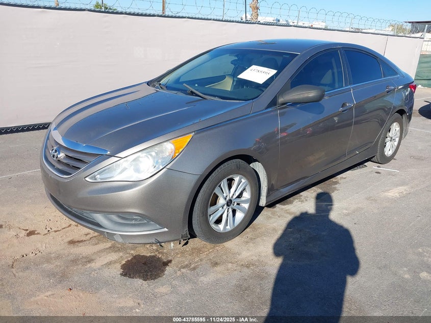 5NPEB4AC0EH912346 2014 HYUNDAI SONATA photo no. 2