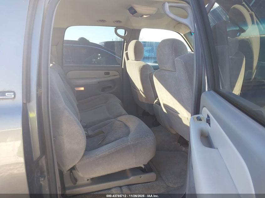 2000 Chevrolet Suburban 1500 Ls VIN: 3GNEC16T7YG205978 Lot: 43785712