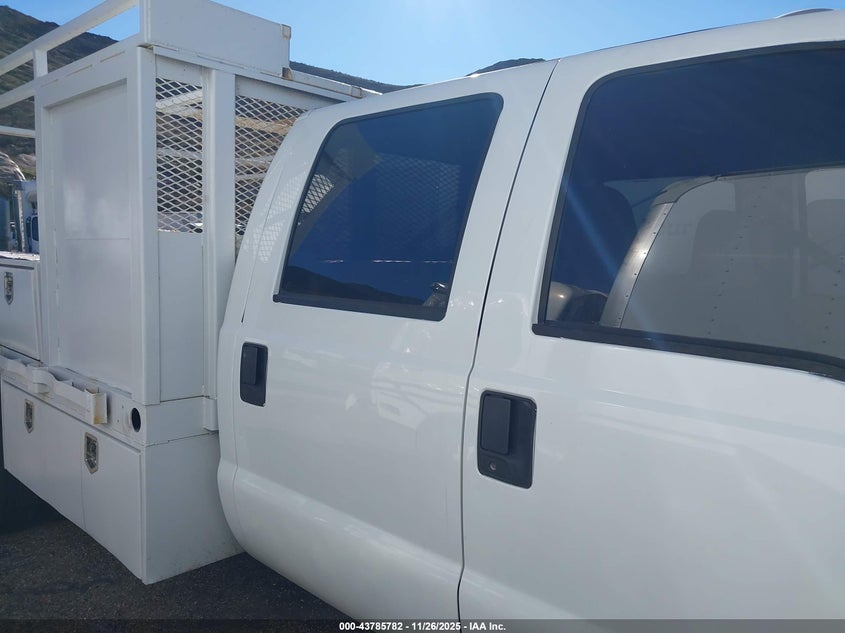 2005 Ford F-550 Lariat/Xl/Xlt VIN: 1FDAW56P95EB57066 Lot: 43785782