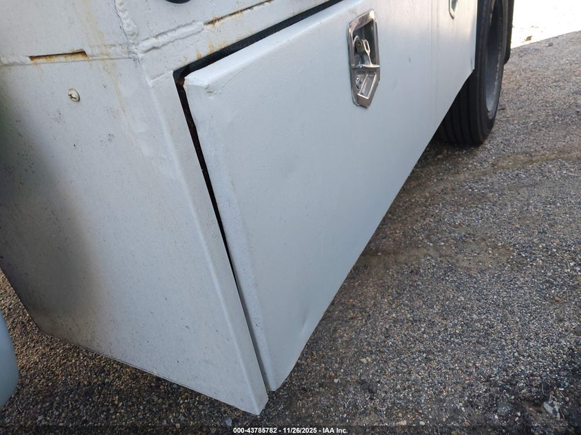 2005 Ford F-550 Lariat/Xl/Xlt VIN: 1FDAW56P95EB57066 Lot: 43785782