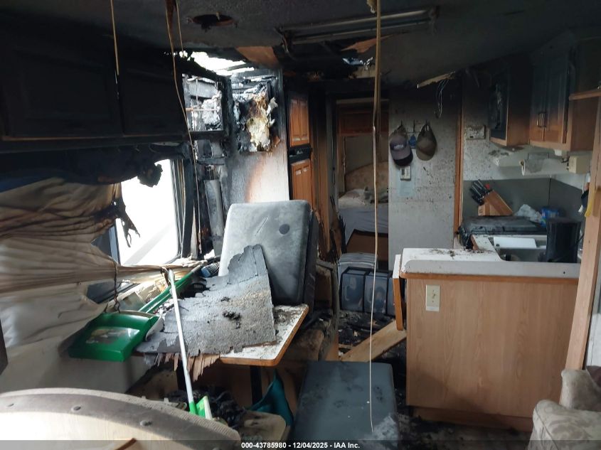 1999 Ford F550 Super Duty Stripped Chass VIN: 3FCMF53S7XJA13119 Lot: 43785980