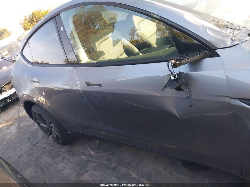 2026 Tesla Model Y Long Range Dual Motor All-Wheel Drive VIN: 7SAYGDED7TF522053 Lot: 43785998