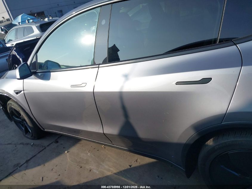 2026 Tesla Model Y Long Range Dual Motor All-Wheel Drive VIN: 7SAYGDED7TF522053 Lot: 43785998