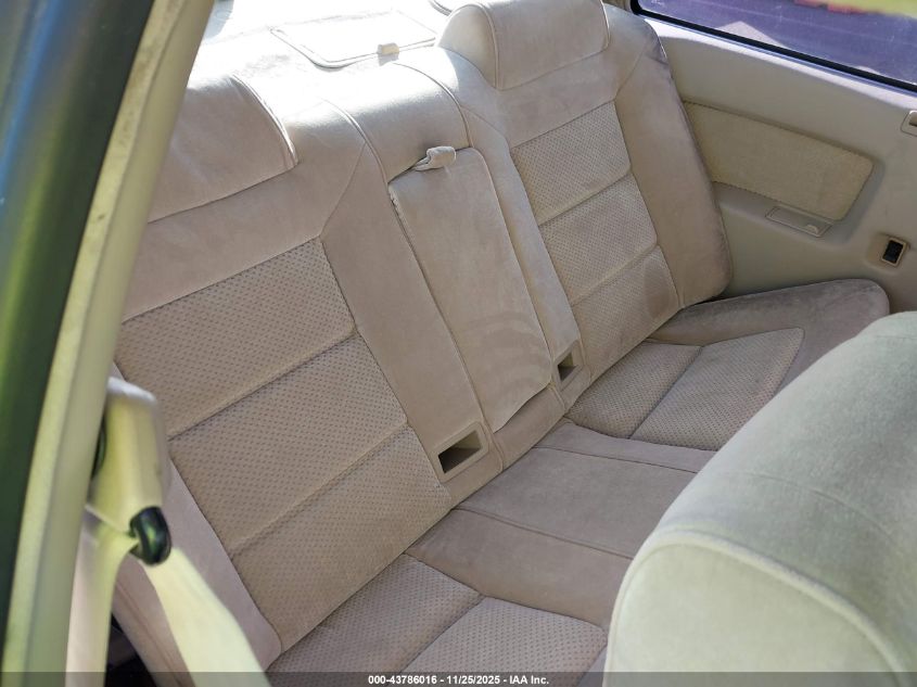 1990 Acura Legend L VIN: JH4KA3257LC001647 Lot: 43786016