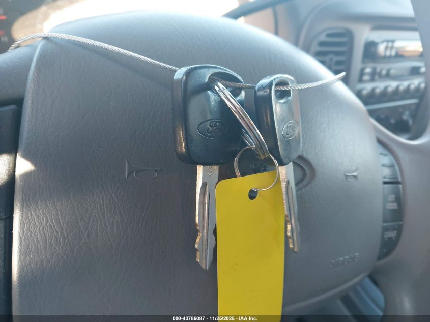 1997 Ford Expedition Eddie Bauer/Xlt VIN: 1FMEU17L3VLB36835 Lot: 43786087