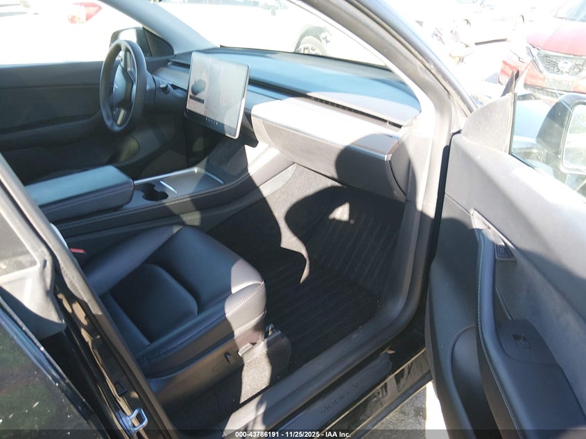 2022 TESLA MODEL Y(VIN: 7SAYGDEF0NF336360