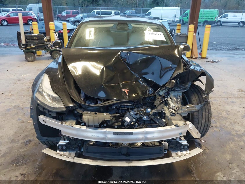 2018 Tesla Model 3 Long Range/Performance VIN: 5YJ3E1EB5JF081806 Lot: 43786214