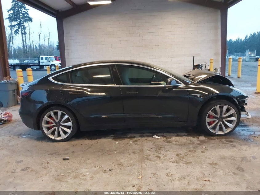 2018 Tesla Model 3 Long Range/Performance VIN: 5YJ3E1EB5JF081806 Lot: 43786214
