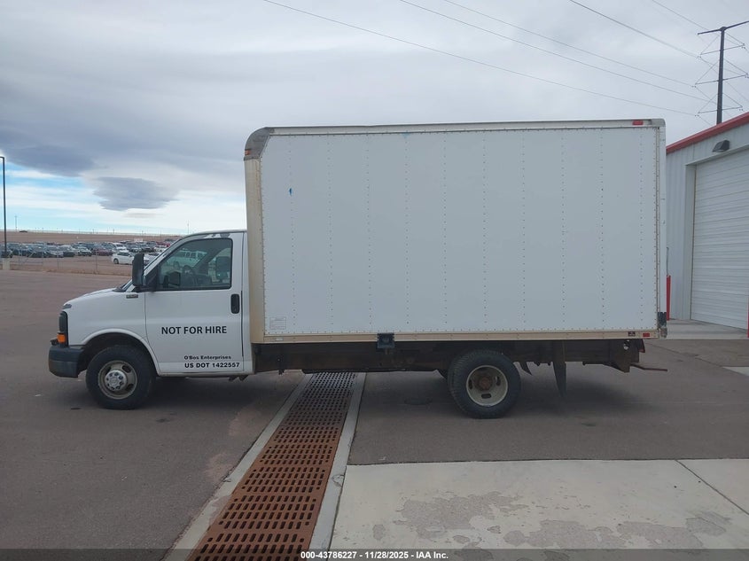 2005 Chevrolet Express Cutaway Base W/C7A VIN: 1GBJG31U451207449 Lot: 43786227