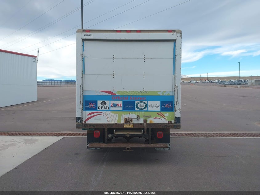 2005 Chevrolet Express Cutaway Base W/C7A VIN: 1GBJG31U451207449 Lot: 43786227