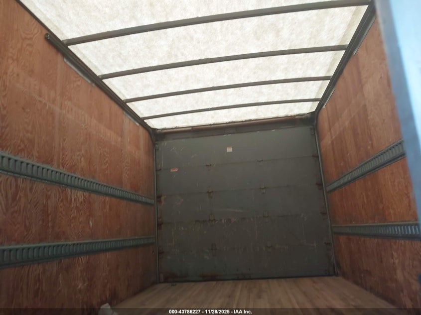 2005 Chevrolet Express Cutaway Base W/C7A VIN: 1GBJG31U451207449 Lot: 43786227