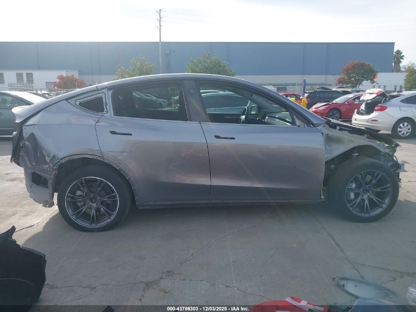 2024 Tesla Model Y Long Range Dual Motor All-Wheel Drive VIN: 7SAYGDEE4RF165691 Lot: 43786303