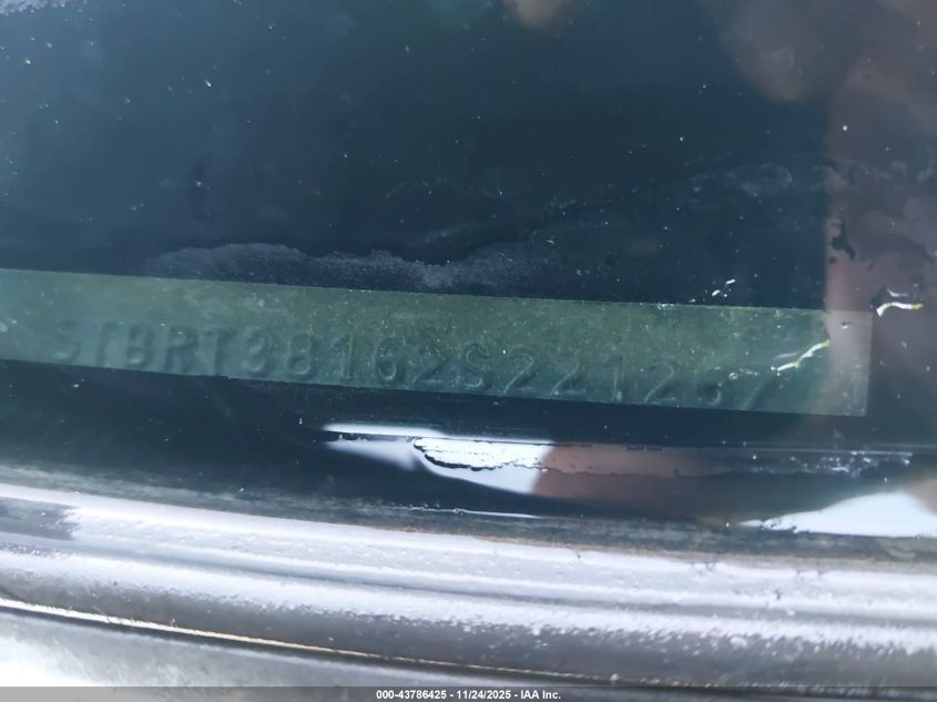 2002 Toyota Tundra Ltd V8 VIN: 5TBRT38162S221267 Lot: 43786425