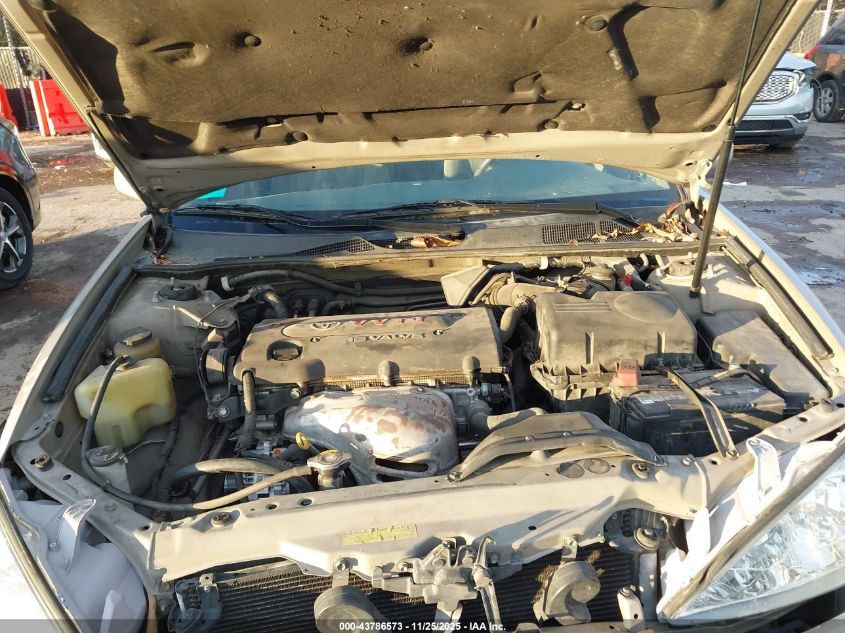 2004 Toyota Camry Le VIN: JTDBE32K340258934 Lot: 43786573