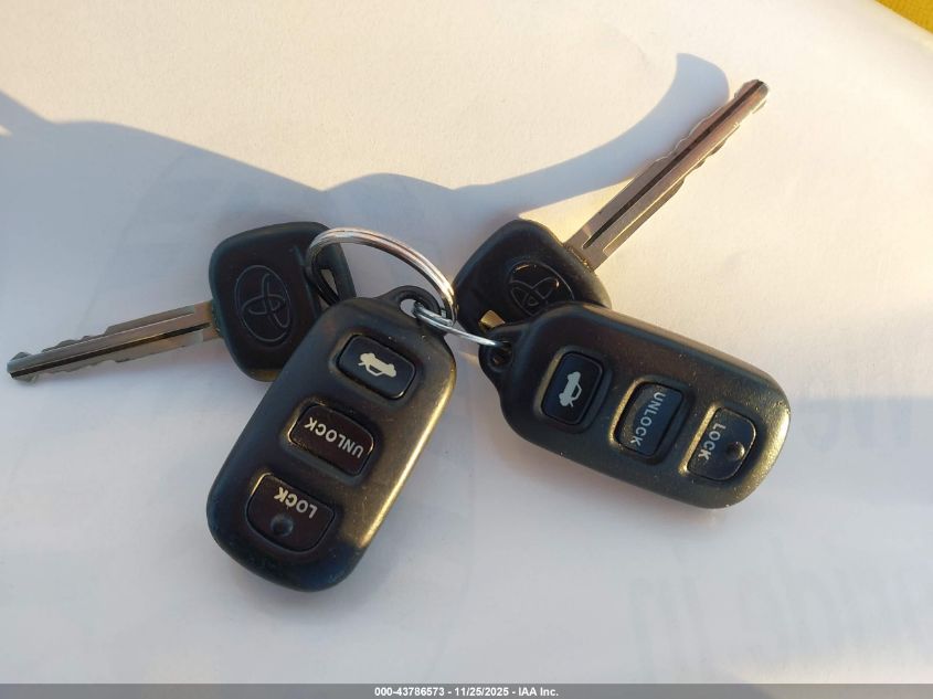 2004 Toyota Camry Le VIN: JTDBE32K340258934 Lot: 43786573