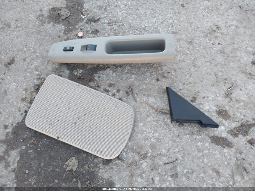 2004 Toyota Camry Le VIN: JTDBE32K340258934 Lot: 43786573