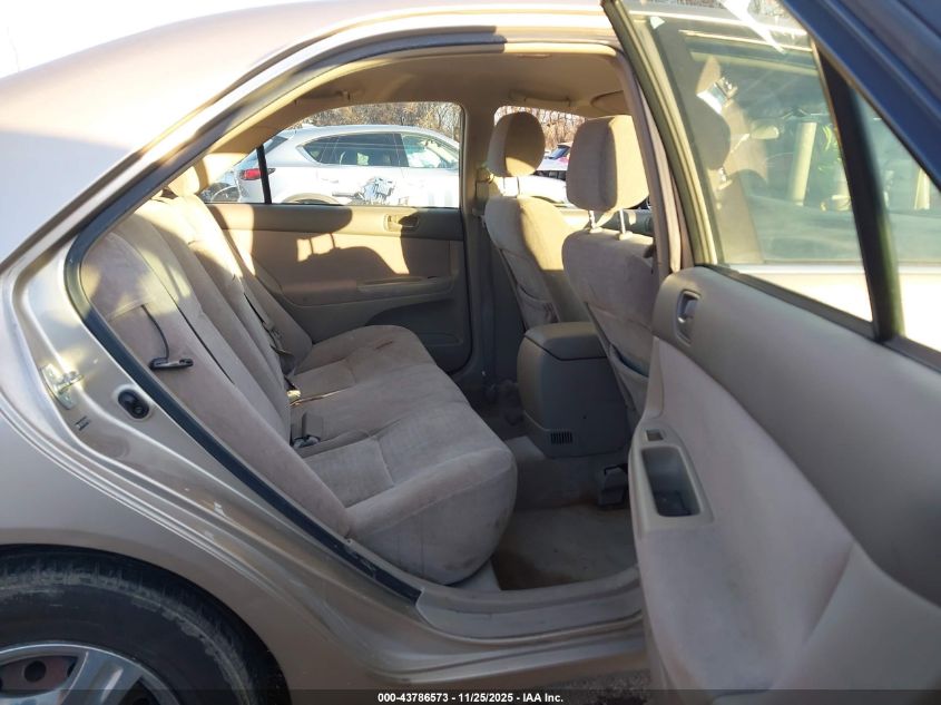 2004 Toyota Camry Le VIN: JTDBE32K340258934 Lot: 43786573