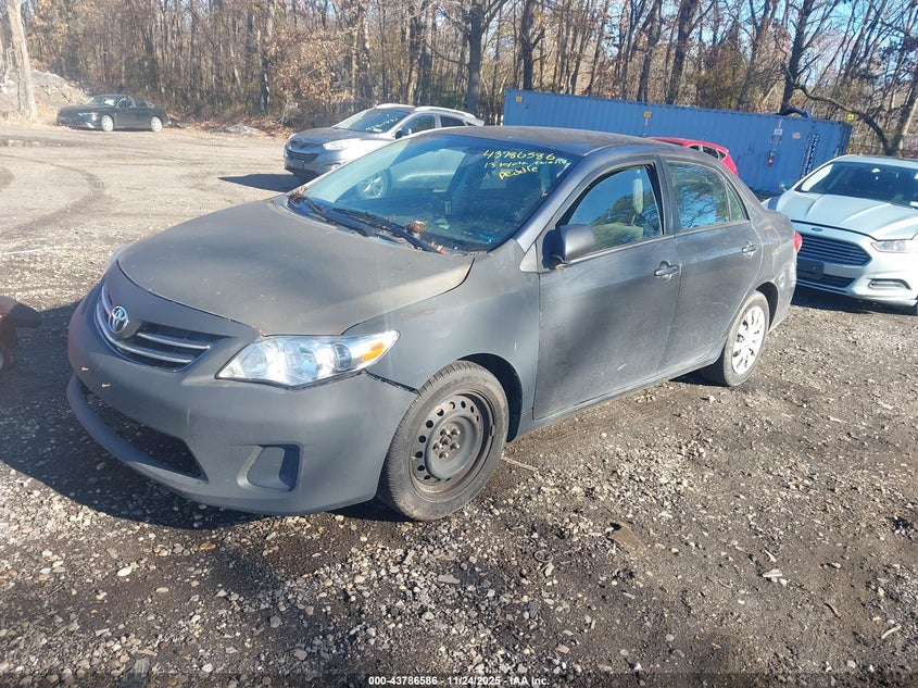 2T1BU4EE1DC995943 2013 TOYOTA COROLLA photo no. 2