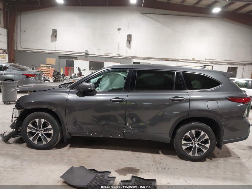 2021 Toyota Highlander Xle VIN: 5TDGZRBH2MS155390 Lot: 43786770